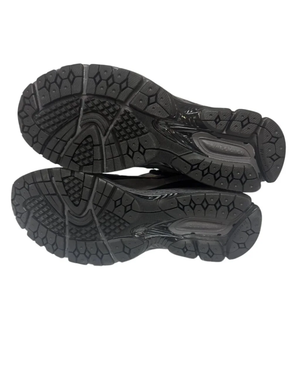 New Balance Men's  2002R Running Shoe Black Grey Size 10M